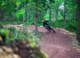 Fyren som kjører MTB på Orsa Grönklitt.