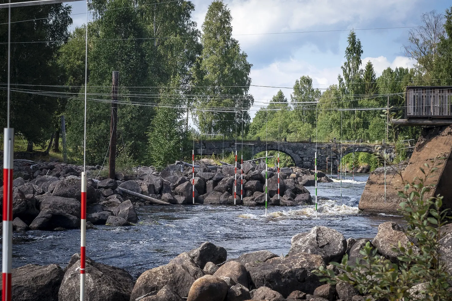 Een parcours voor wildwaterkanoën.