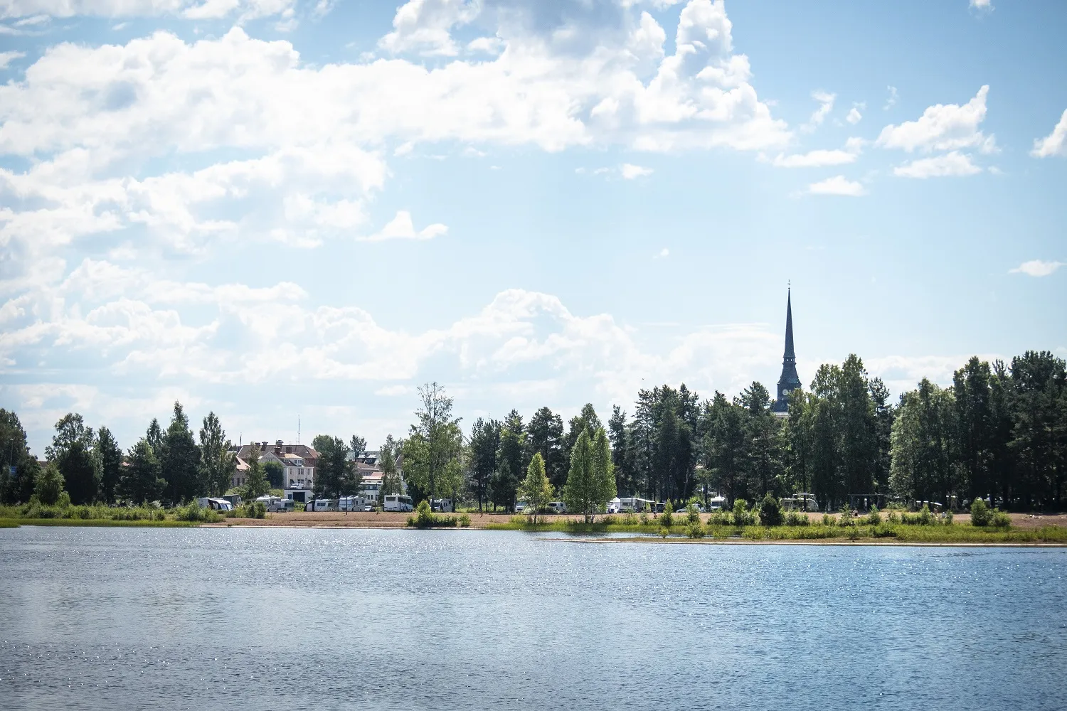 Utsikt over Österdalälven fra Mora-parken.