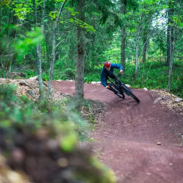 Fyren som kjører MTB på Orsa Grönklitt.